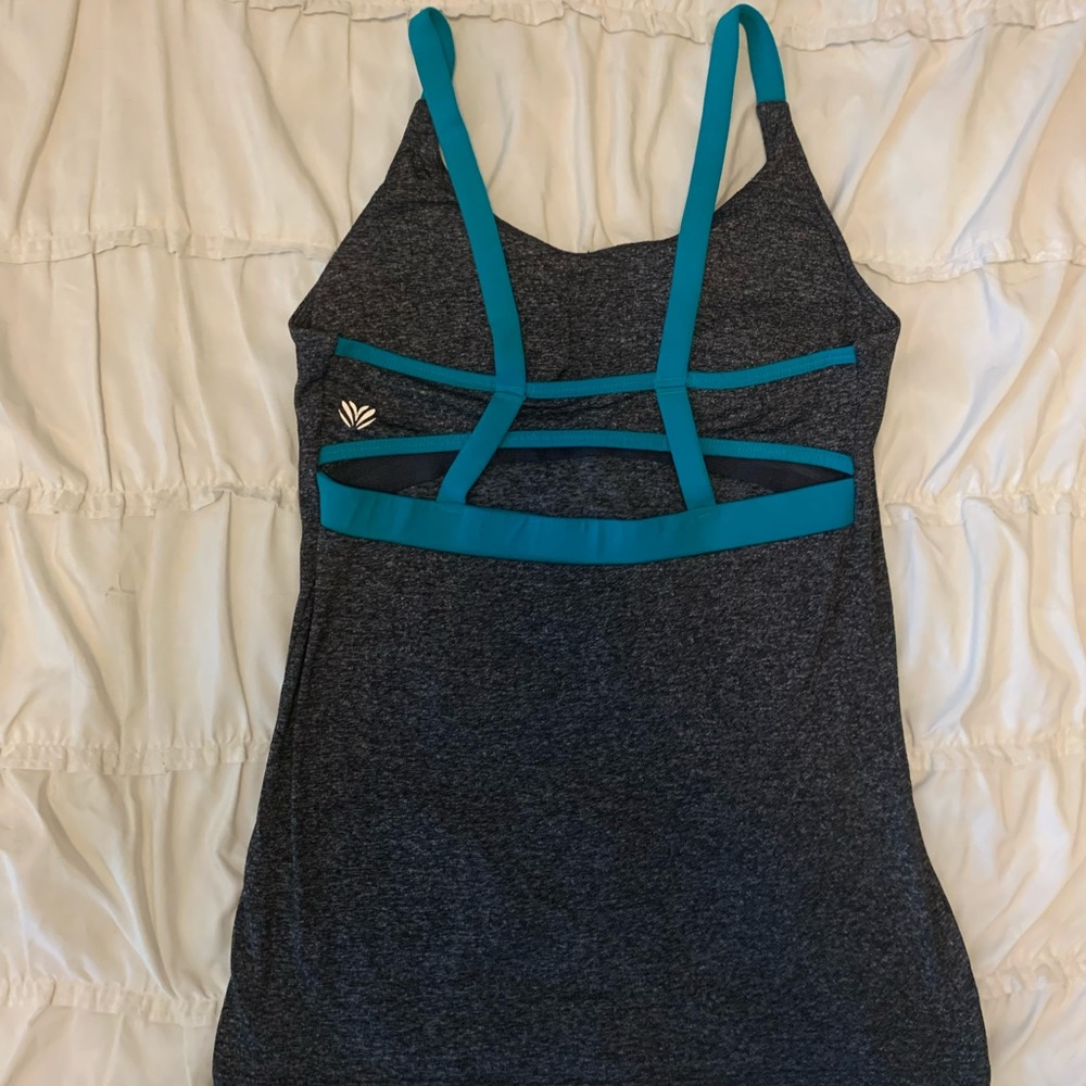 Cut Out Back Active Tank